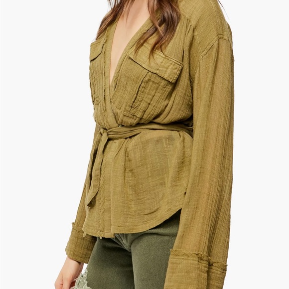 Women’s green size small We the Free tie front,one button cardigan,with fringes - Picture 3 of 10